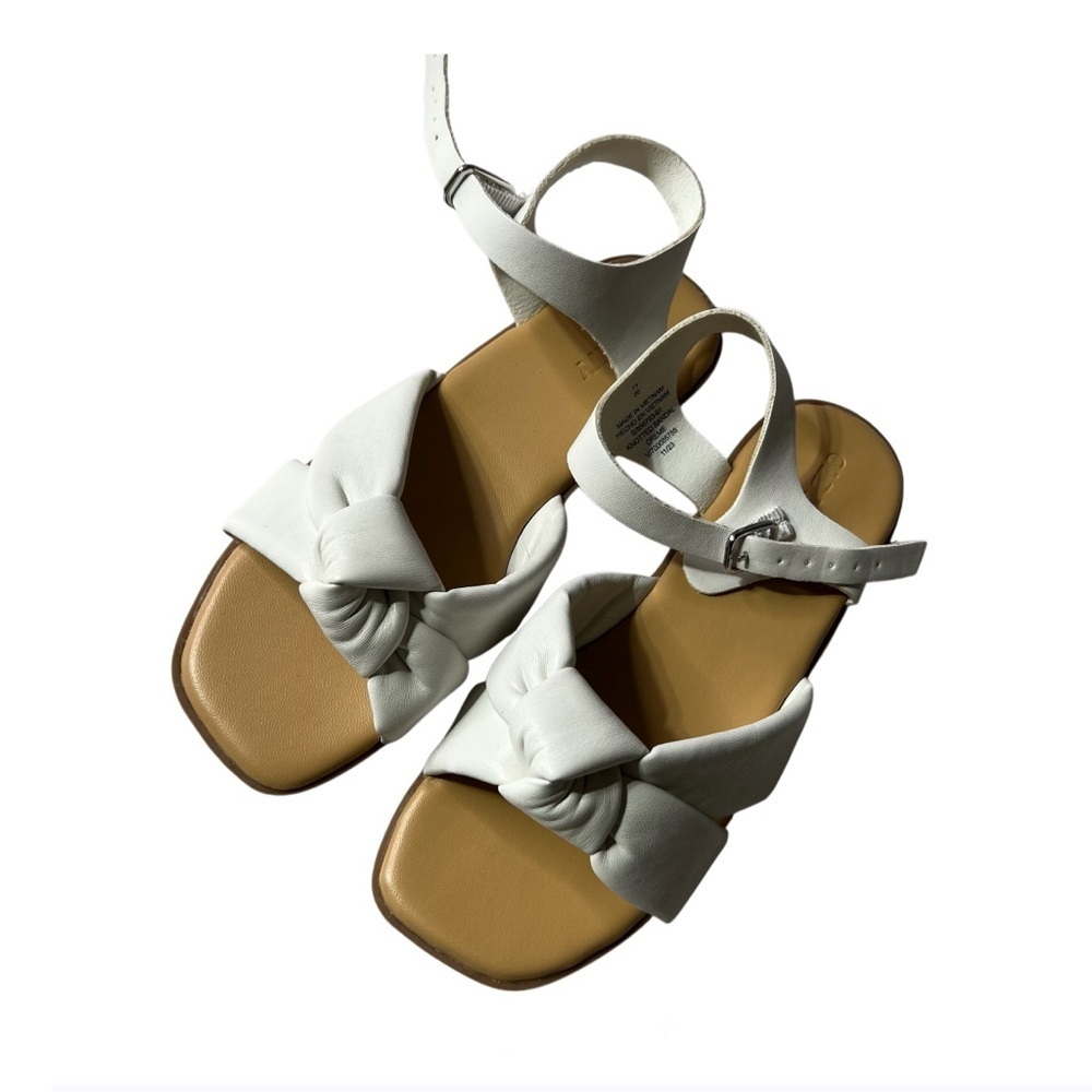 Old Navy White‎ Tan Sandals Crisscross Design